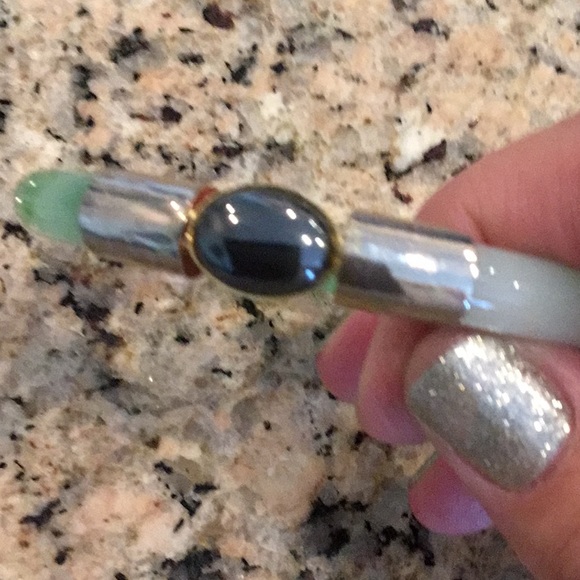 Beautiful Jade Bracelet w/ Hematite - Picture 3 of 5